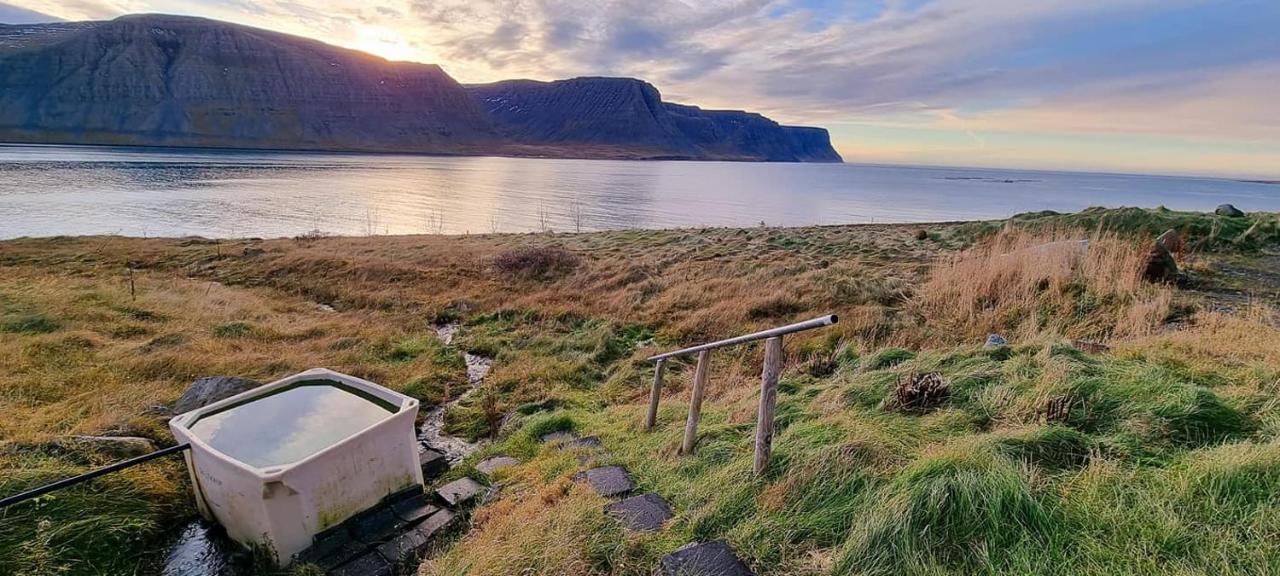 Dixon Cabin nr. 4 / Dixon Sumarhús nr. 4 Tálknafirði Villa Talknafjordur Exterior foto